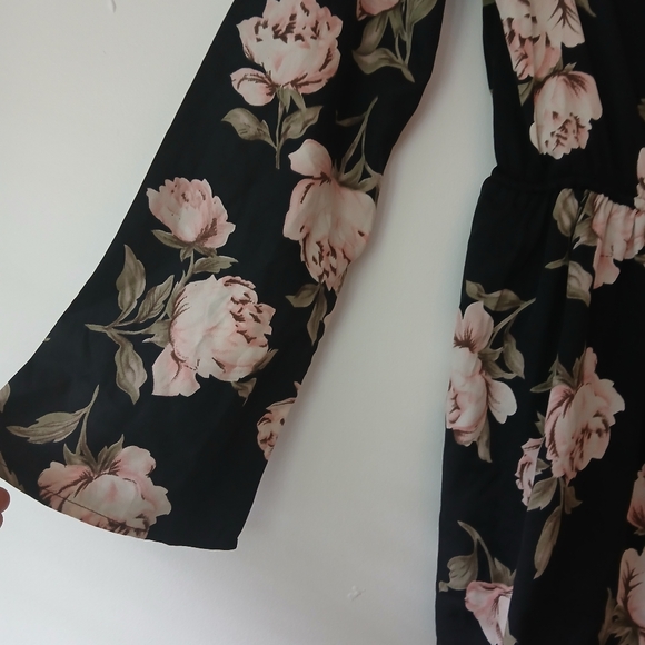 Truth NYC Black And Pink Rose Elastic Long Sleeve Floral Shorts Romper-Size S - Picture 2 of 10